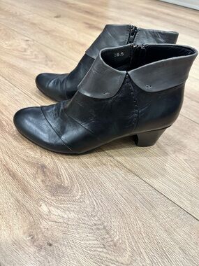 GORGEOUS Women's Black/grey Leather Ankle Boots - Classic Side Zip. Size 39.5